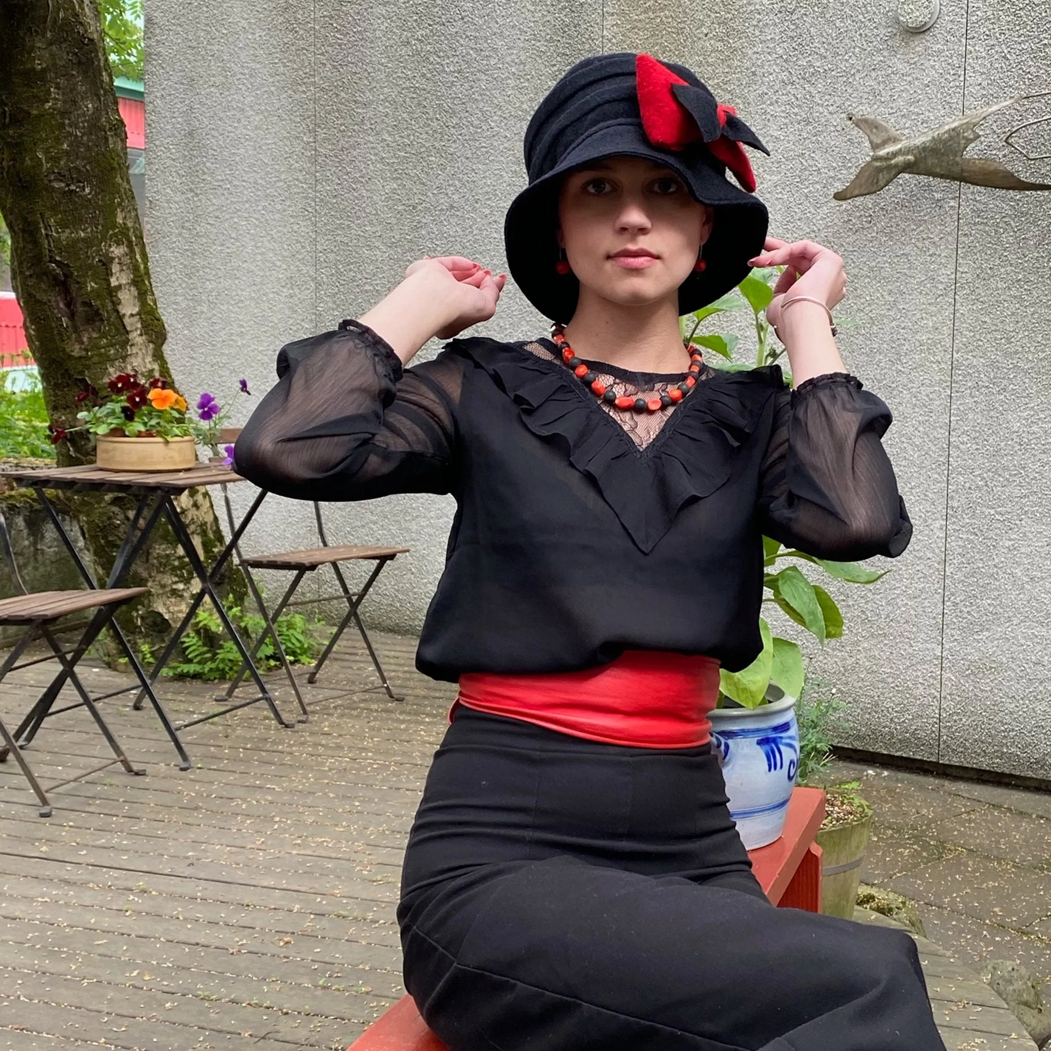 Elisabet - wool hat - black/red