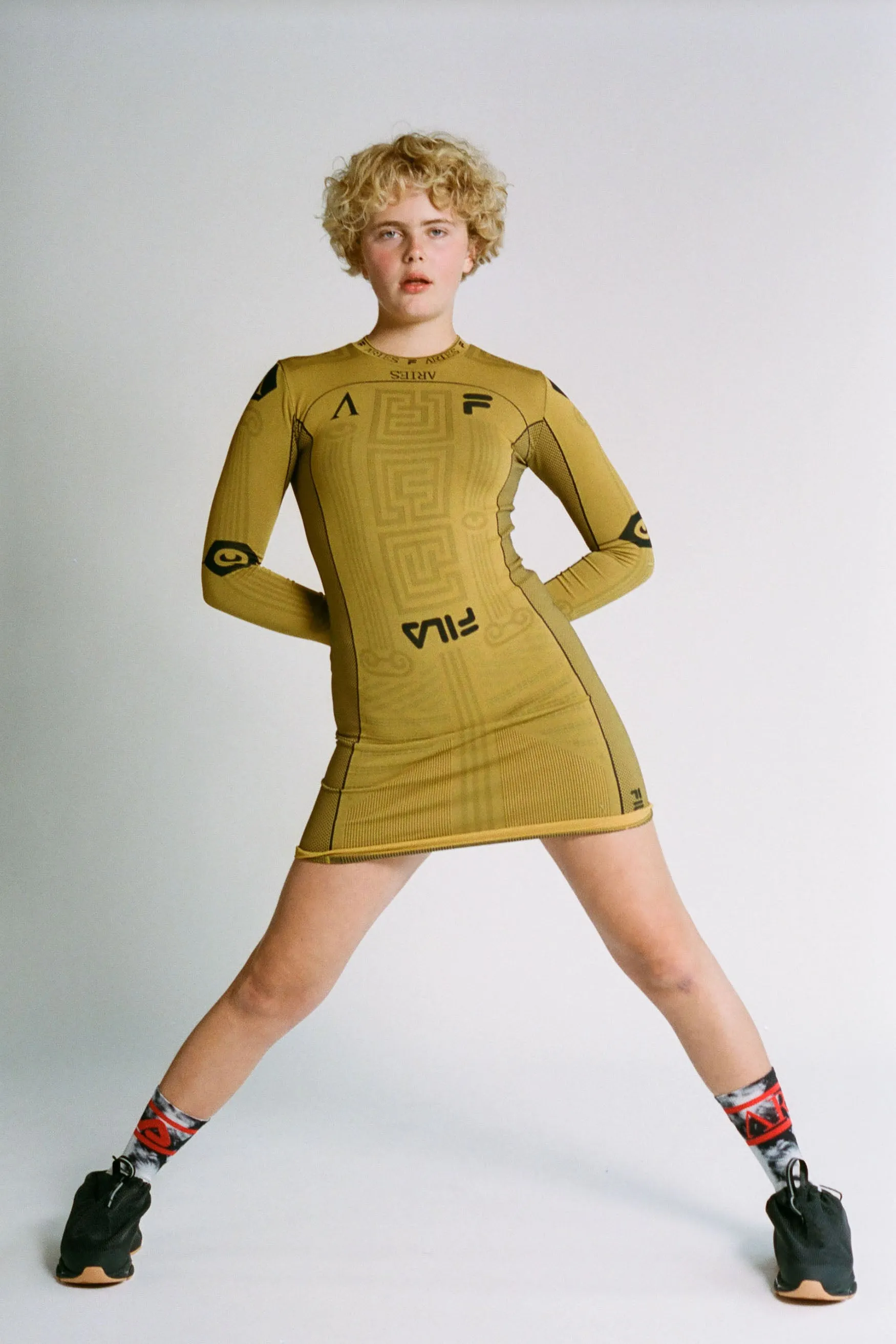 Certainly! Heres an optimized title for the product: 

Womens Elegant Seamless Long Sleeve Dress - Engineered Comfort and Style