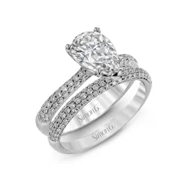 Pear-cut Engagement Ring & Matching Wedding Band in 18k Gold with Diamonds